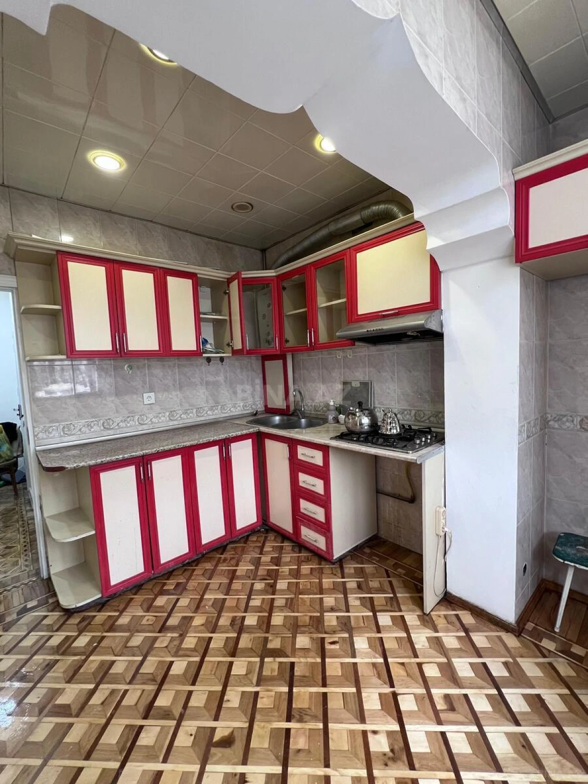 Satılır 4 otaqlı mənzil 100 m²