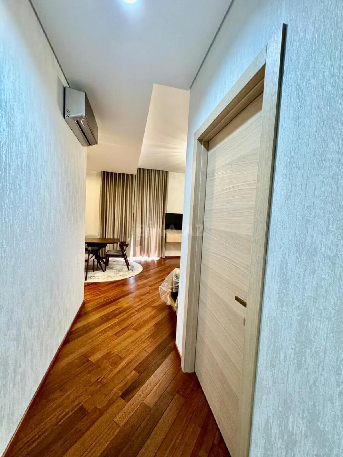 Satılır 2 otaqlı mənzil 81 m²