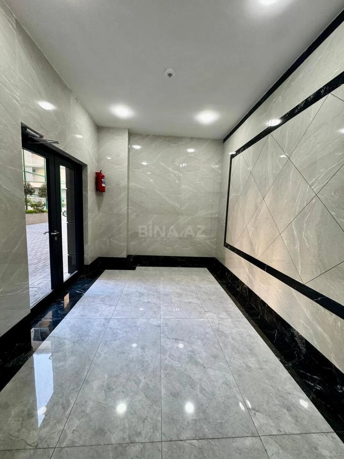 Satılır 2 otaqlı mənzil 81 m²