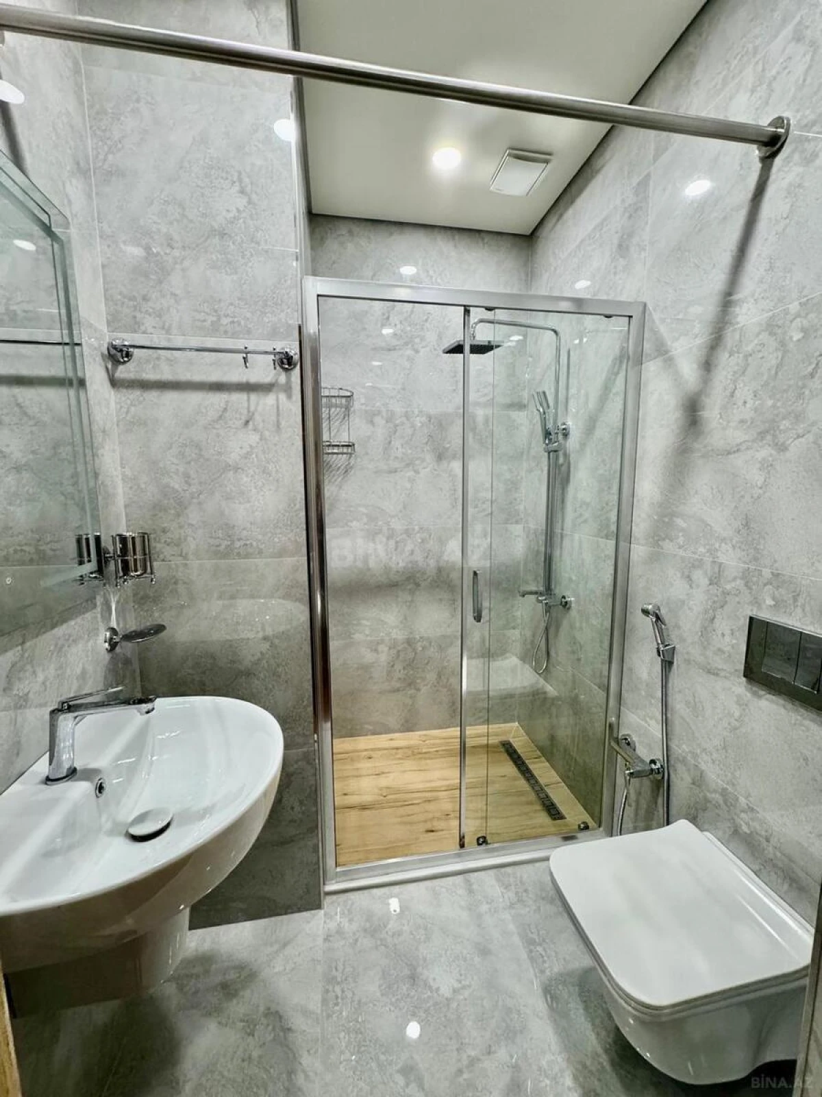 Satılır 2 otaqlı mənzil 81 m²