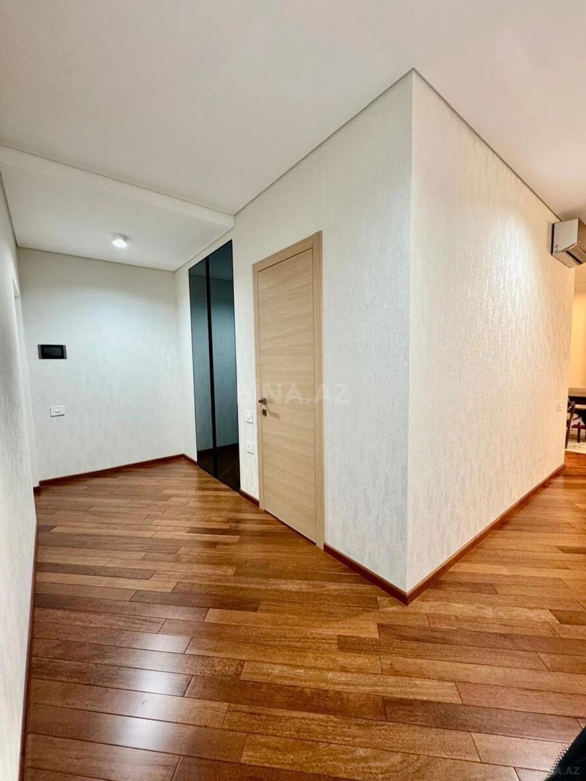Satılır 2 otaqlı mənzil 81 m²