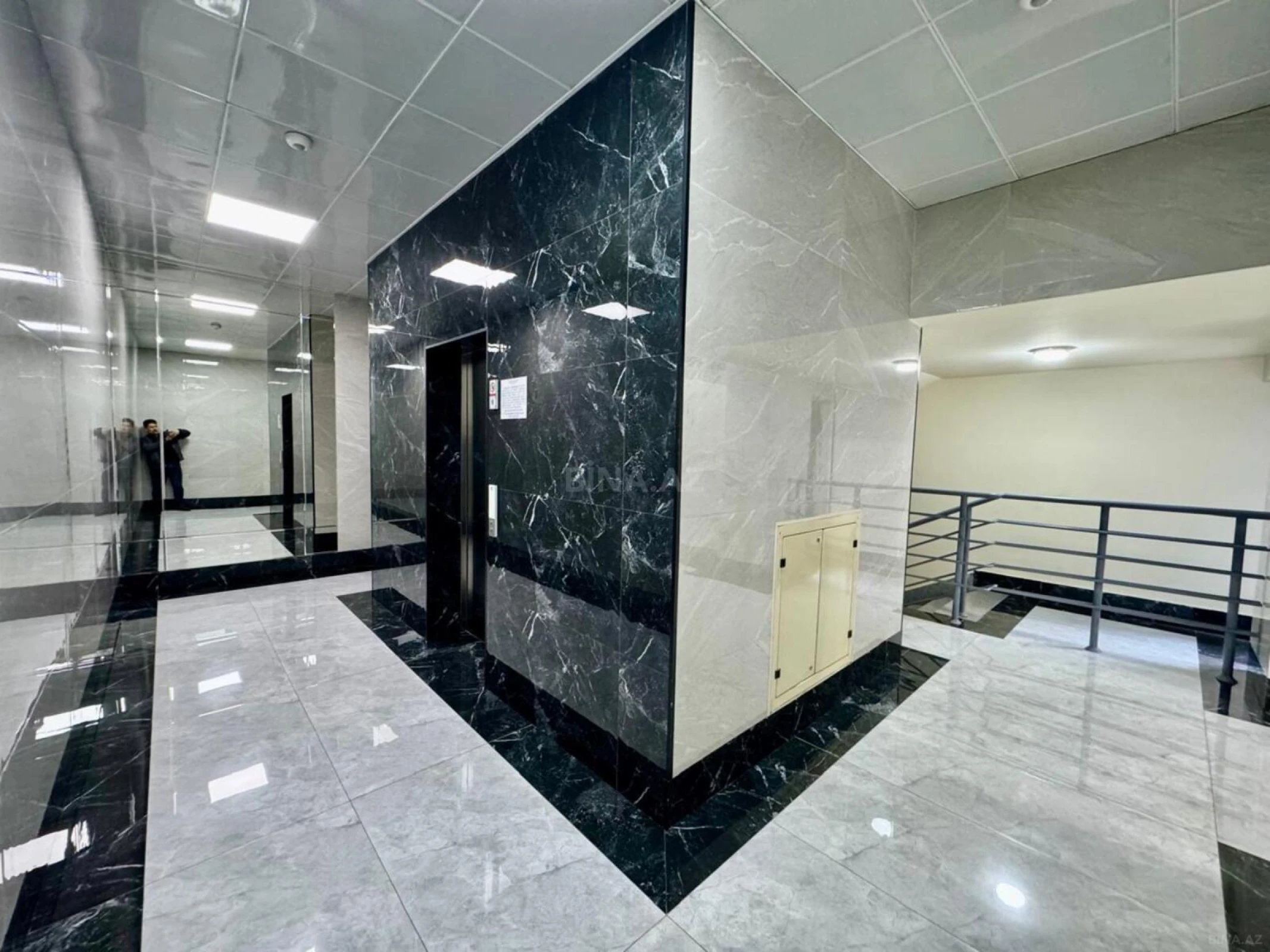 Satılır 2 otaqlı mənzil 81 m²