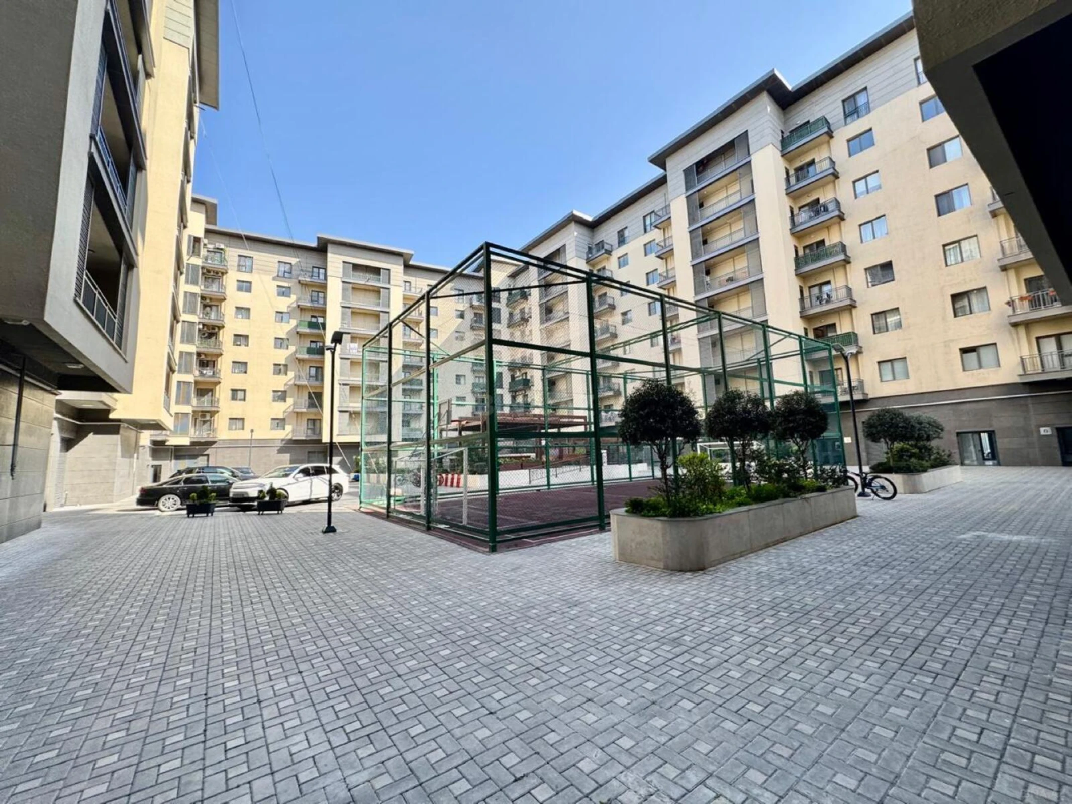 Satılır 2 otaqlı mənzil 81 m²