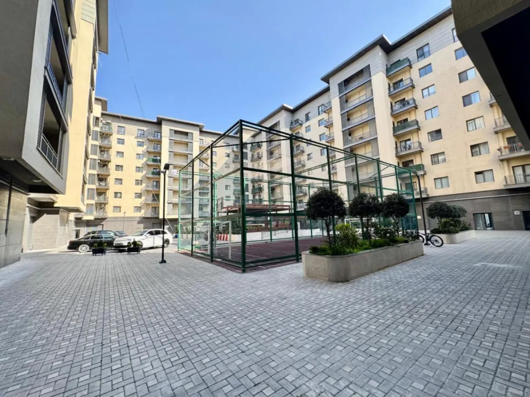 Satılır 2 otaqlı mənzil 81 m²