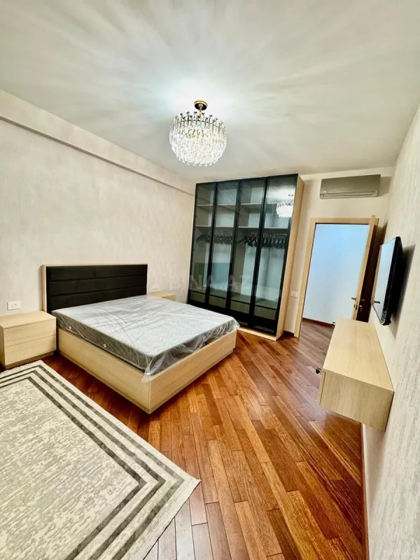 Satılır 2 otaqlı mənzil 81 m²