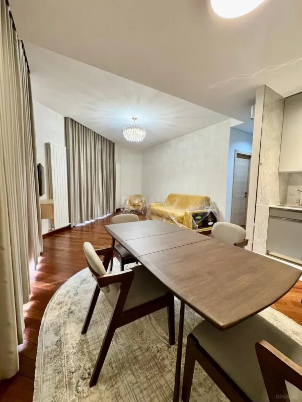 Satılır 2 otaqlı mənzil 81 m²