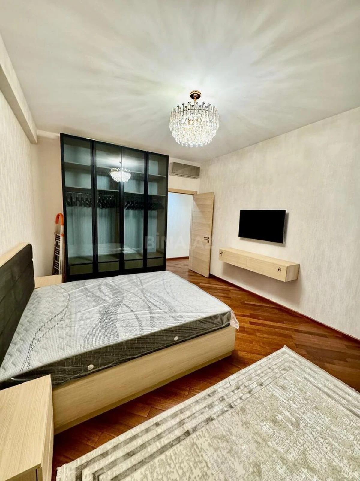 Satılır 2 otaqlı mənzil 81 m²