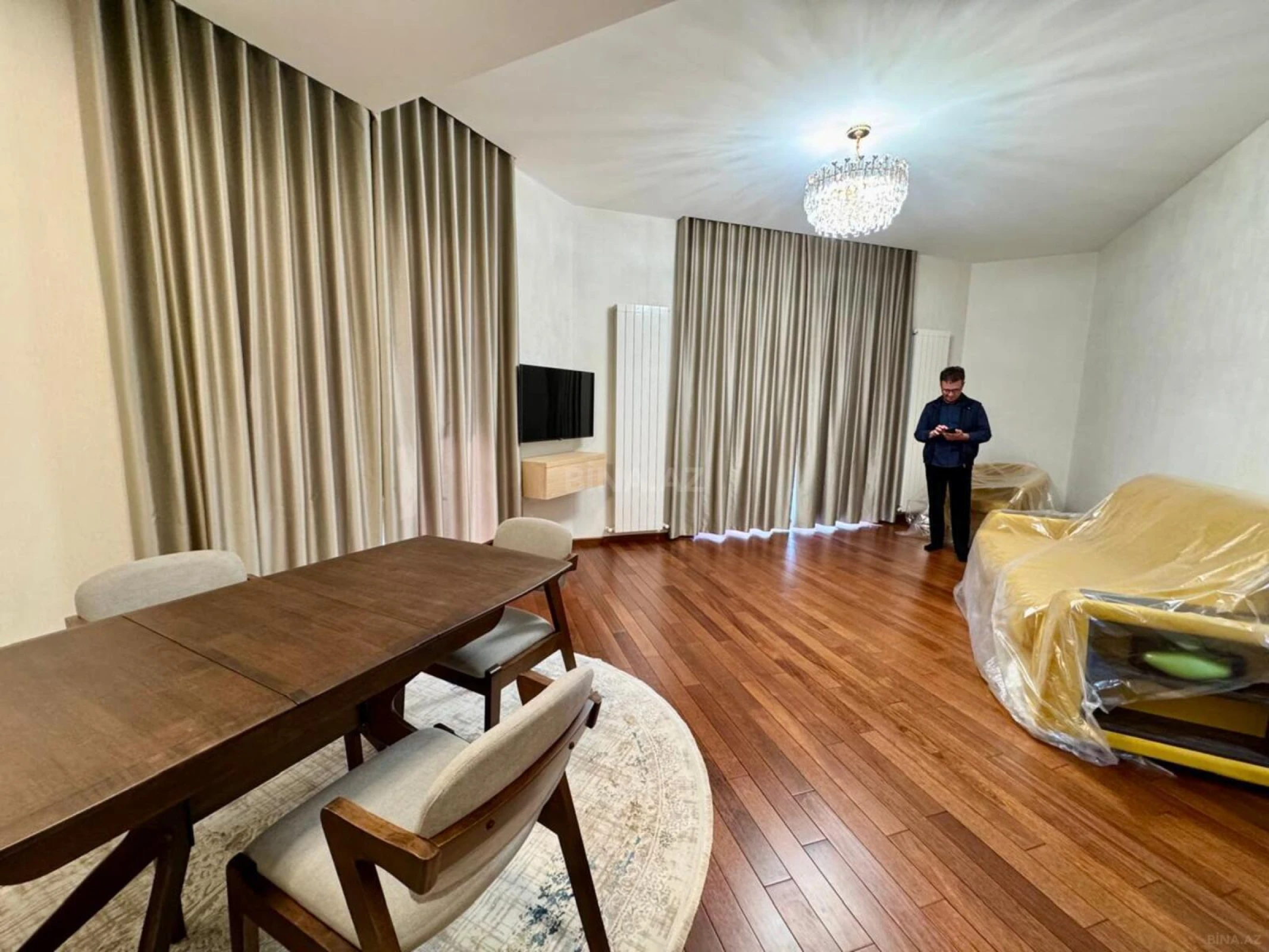 Satılır 2 otaqlı mənzil 81 m²