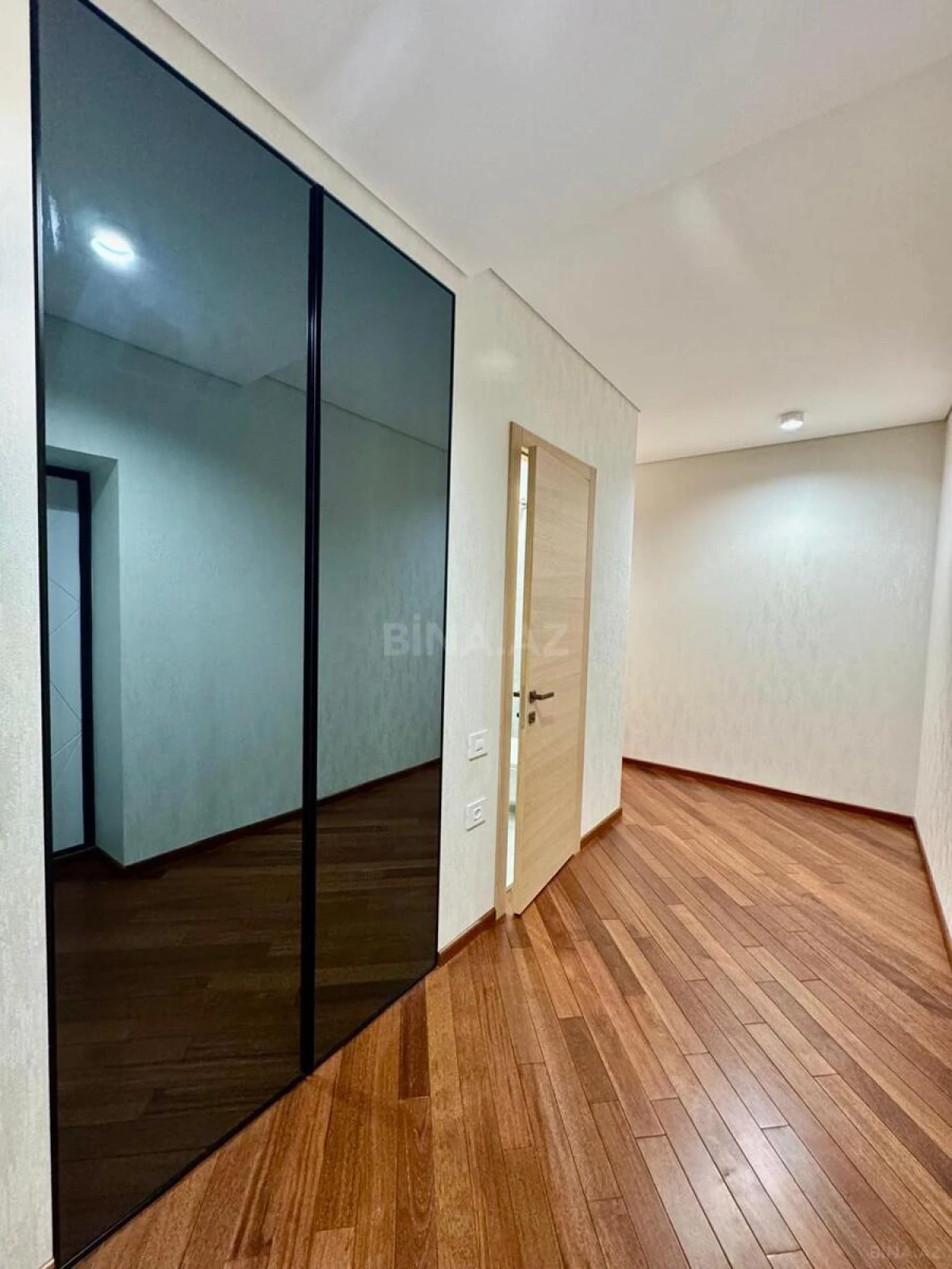 Satılır 2 otaqlı mənzil 81 m²