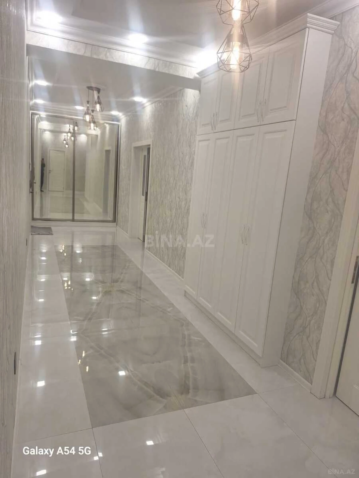 Satılır 3 otaqlı mənzil 140 m²
