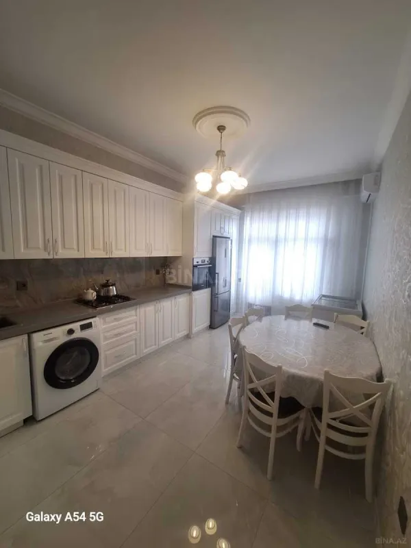 Satılır 3 otaqlı mənzil 140 m²