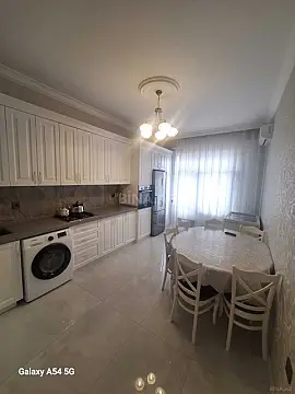 Satılır 3 otaqlı mənzil 140 m²