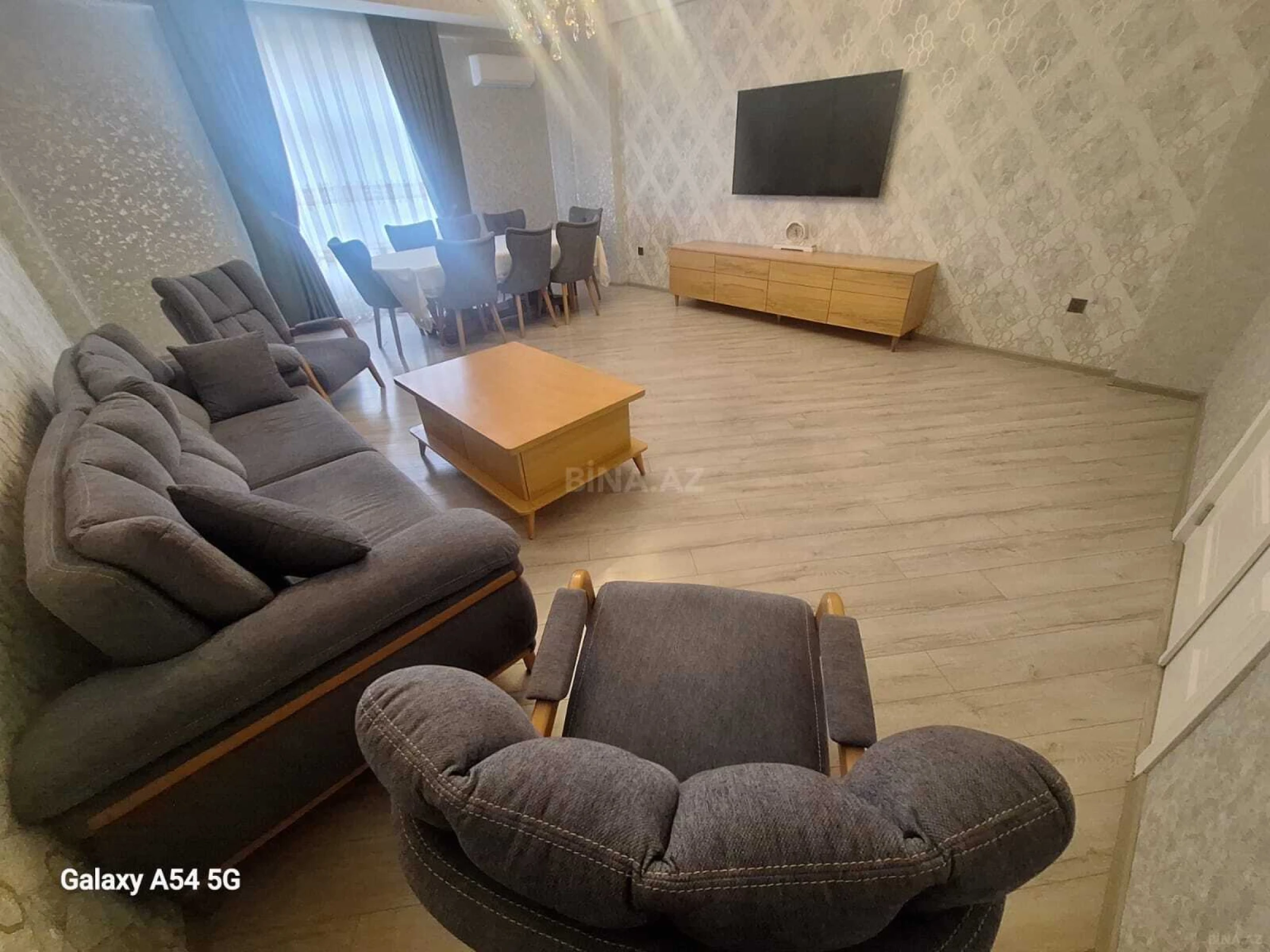 Satılır 3 otaqlı mənzil 140 m²