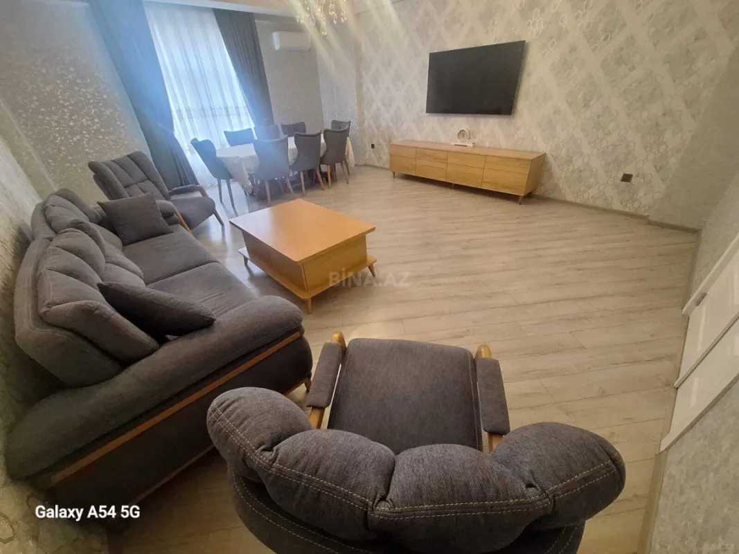 Satılır 3 otaqlı mənzil 140 m²
