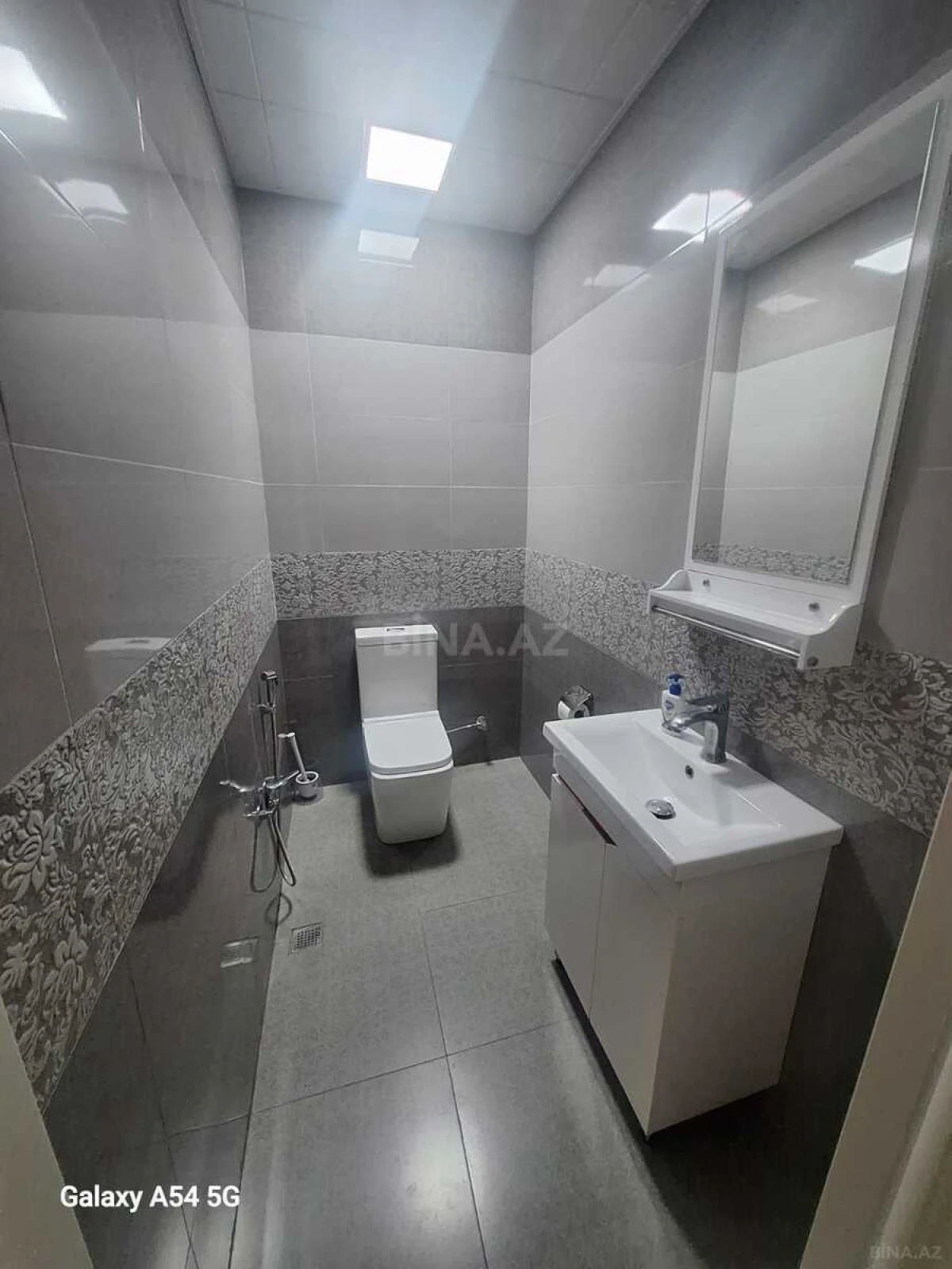 Satılır 3 otaqlı mənzil 140 m²