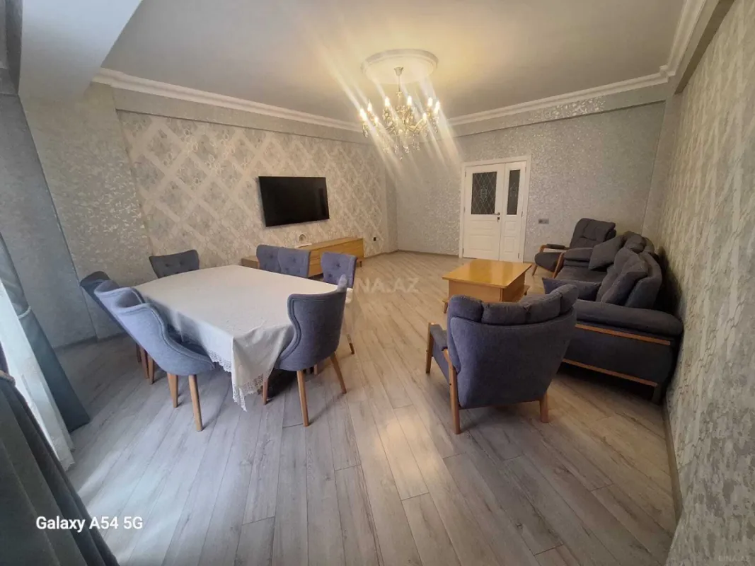 Satılır 3 otaqlı mənzil 140 m²