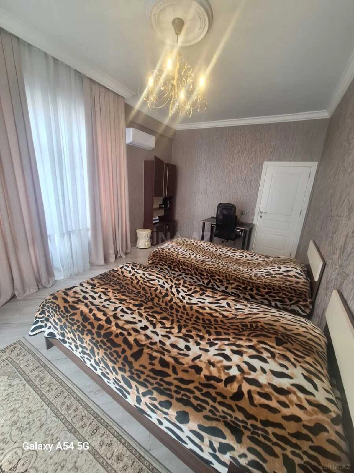 Satılır 3 otaqlı mənzil 140 m²