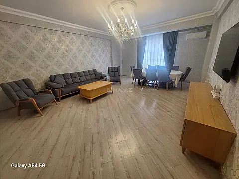 Satılır 3 otaqlı mənzil 140 m²