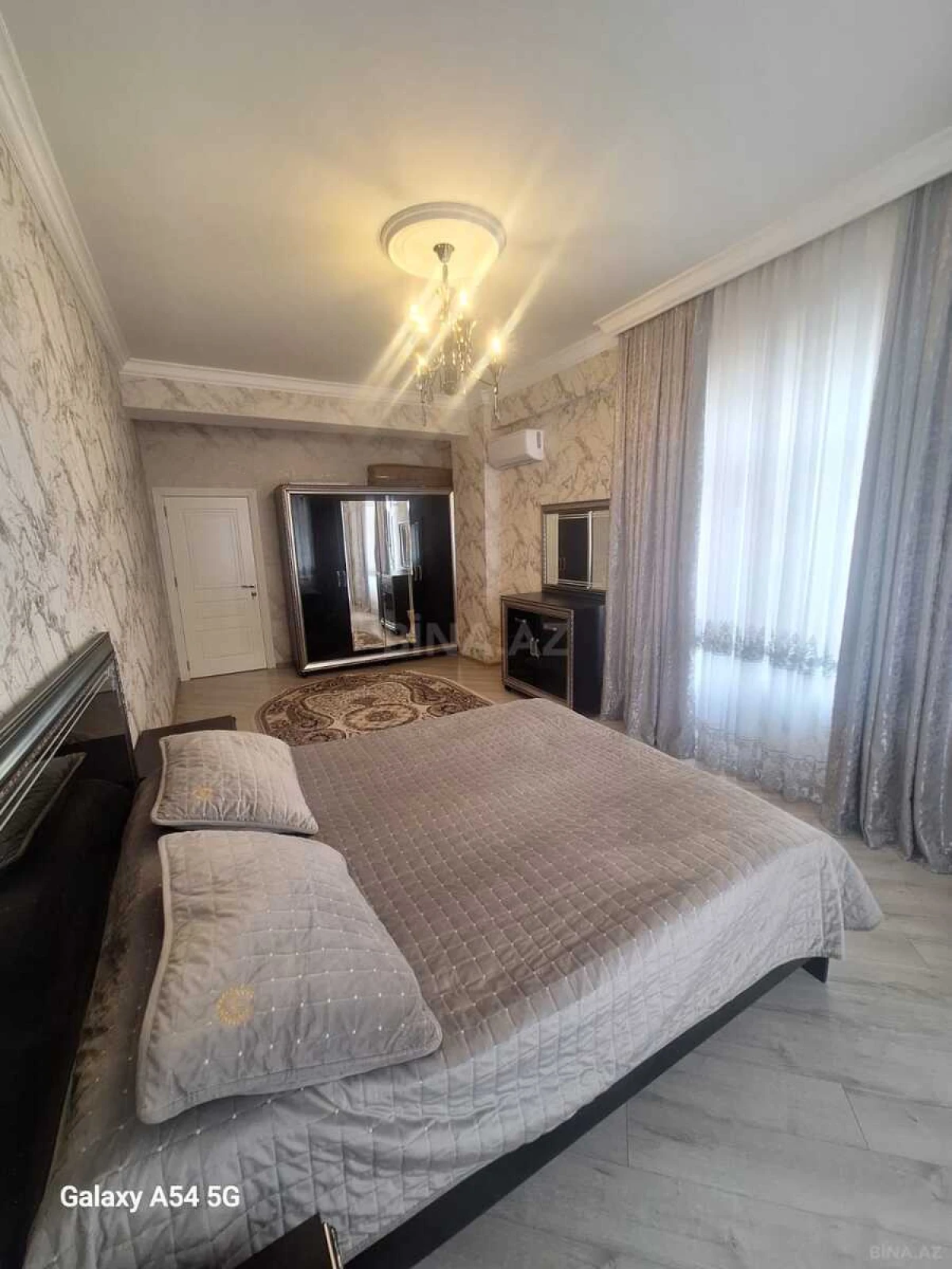 Satılır 3 otaqlı mənzil 140 m²