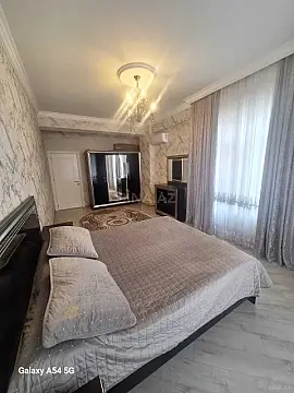 Satılır 3 otaqlı mənzil 140 m²