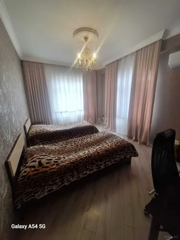 Satılır 3 otaqlı mənzil 140 m²