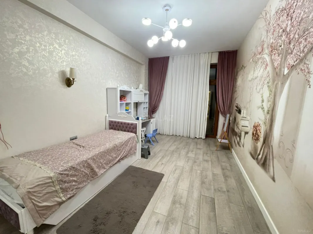 Kirayə verilir 4 otaqlı mənzil 145 m²