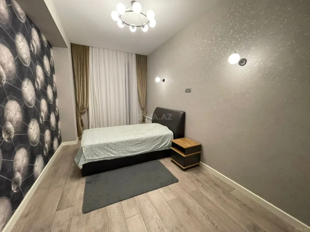 Kirayə verilir 4 otaqlı mənzil 145 m²