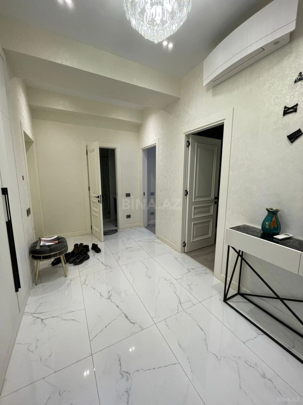 Kirayə verilir 4 otaqlı mənzil 145 m²