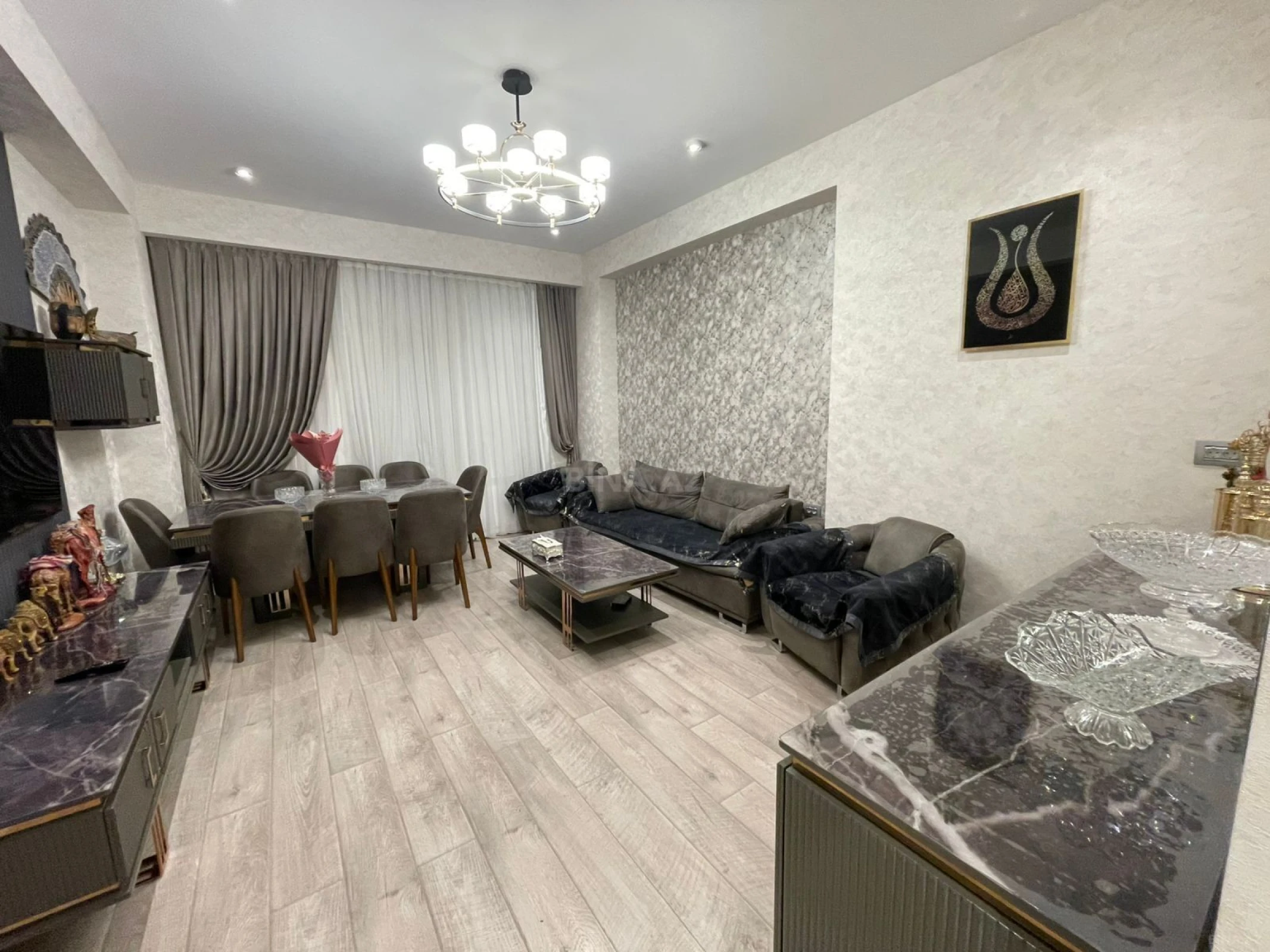 Kirayə verilir 4 otaqlı mənzil 145 m²