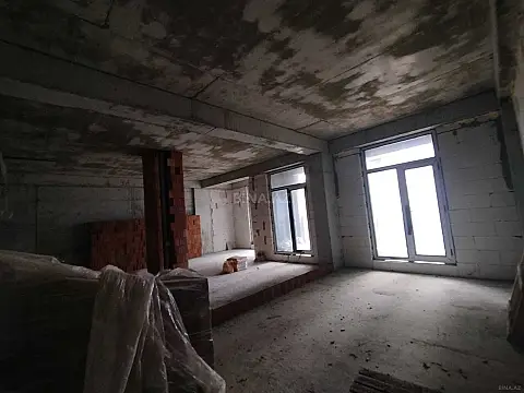 Satılır 3 otaqlı mənzil 82 m²