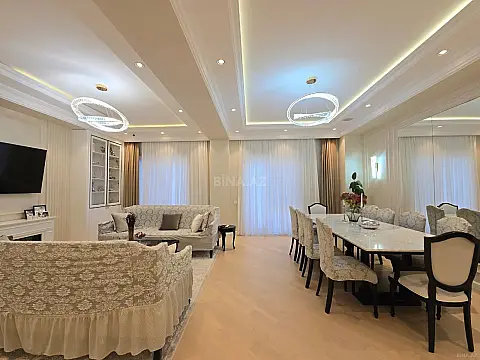 Satılır 4 otaqlı mənzil 180 m²