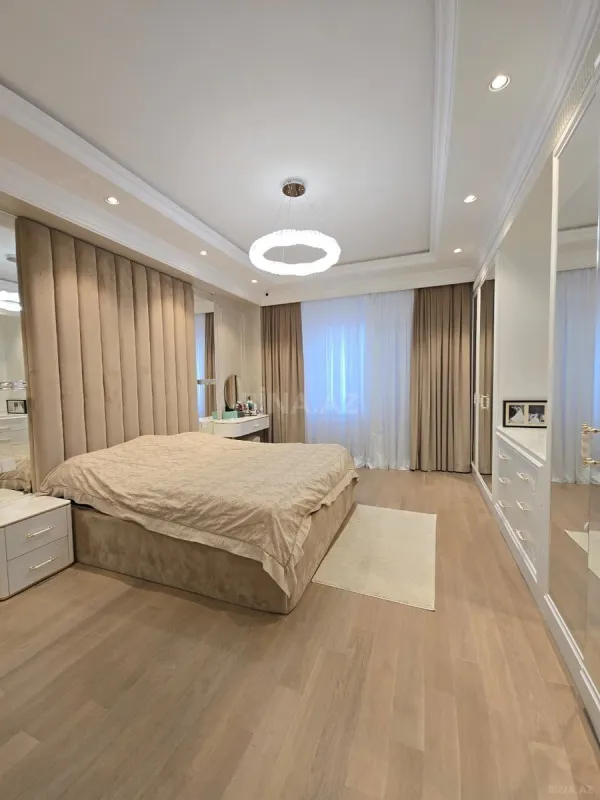 Satılır 4 otaqlı mənzil 180 m²