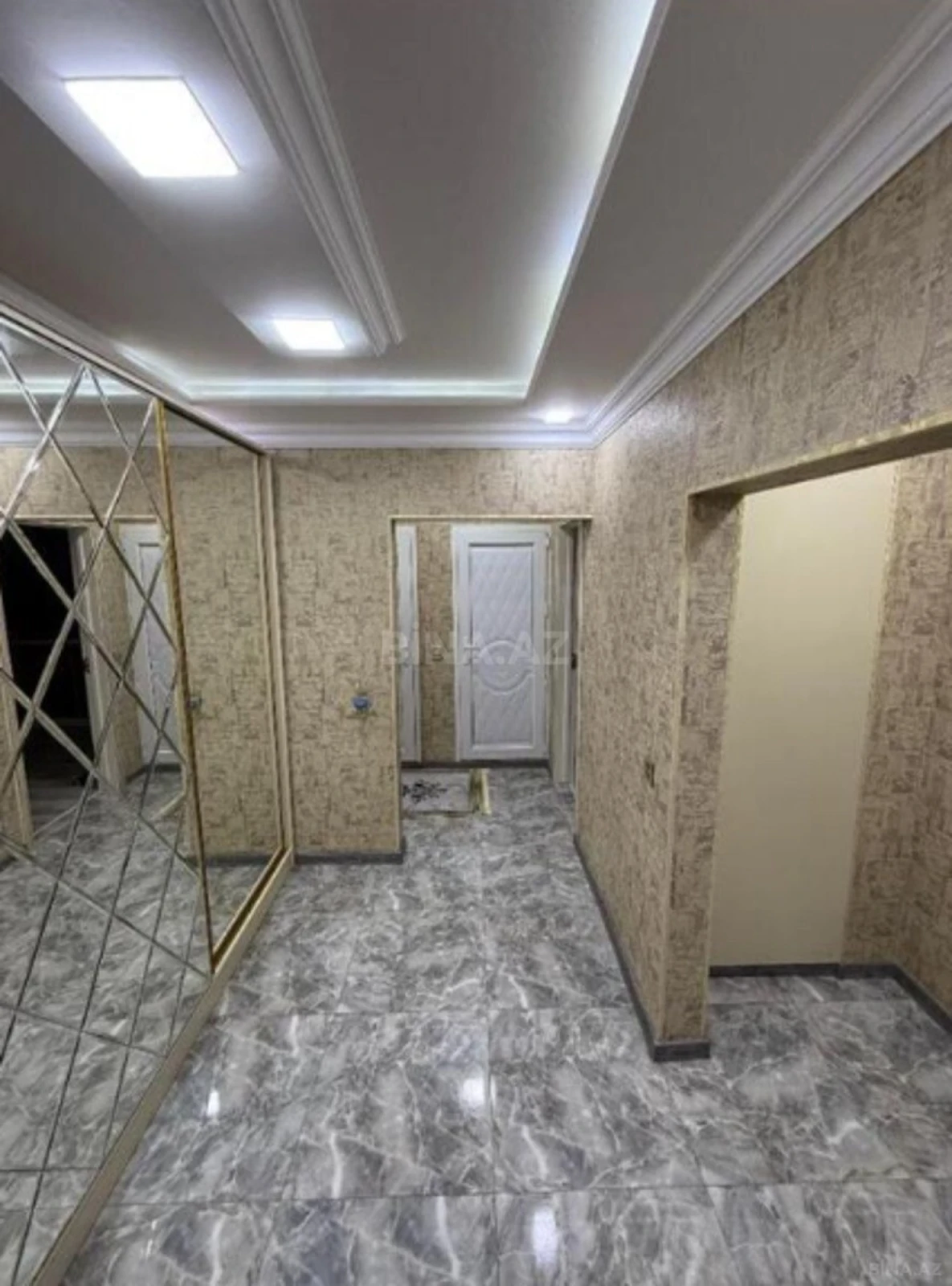 Satılır 4 otaqlı mənzil 115 m²