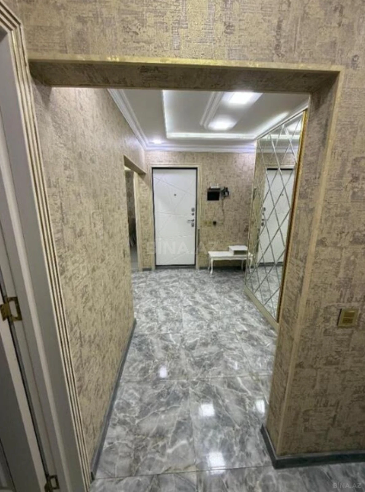 Satılır 4 otaqlı mənzil 115 m²