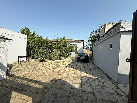 Satılır 5 otaqlı həyət evi 196 m²