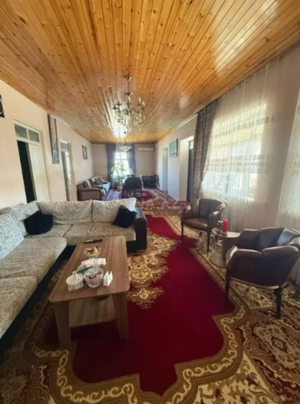Satılır 5 otaqlı həyət evi 196 m²