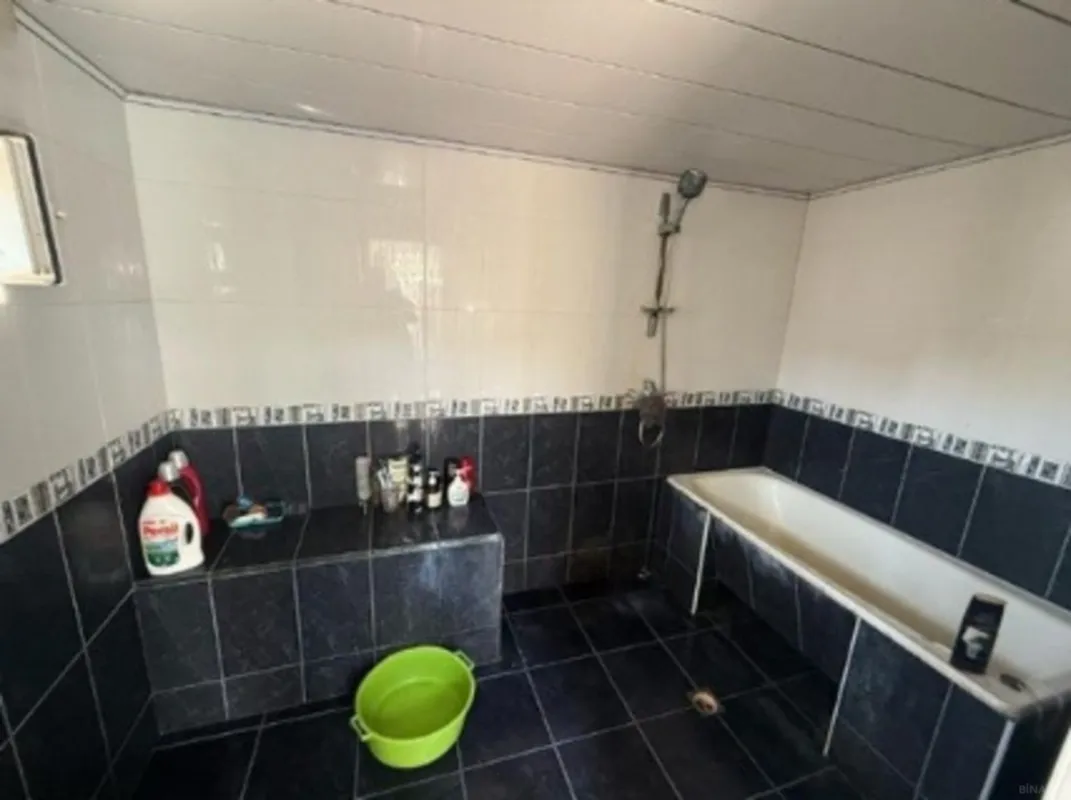 Satılır 5 otaqlı həyət evi 196 m²