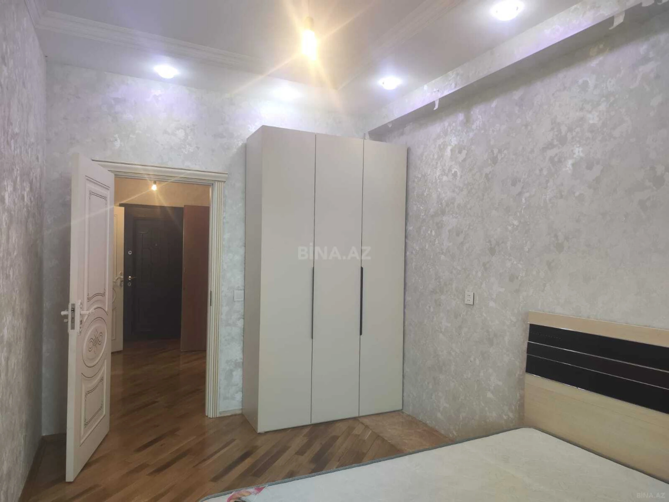 Kirayə verilir 2 otaqlı mənzil 65 m²