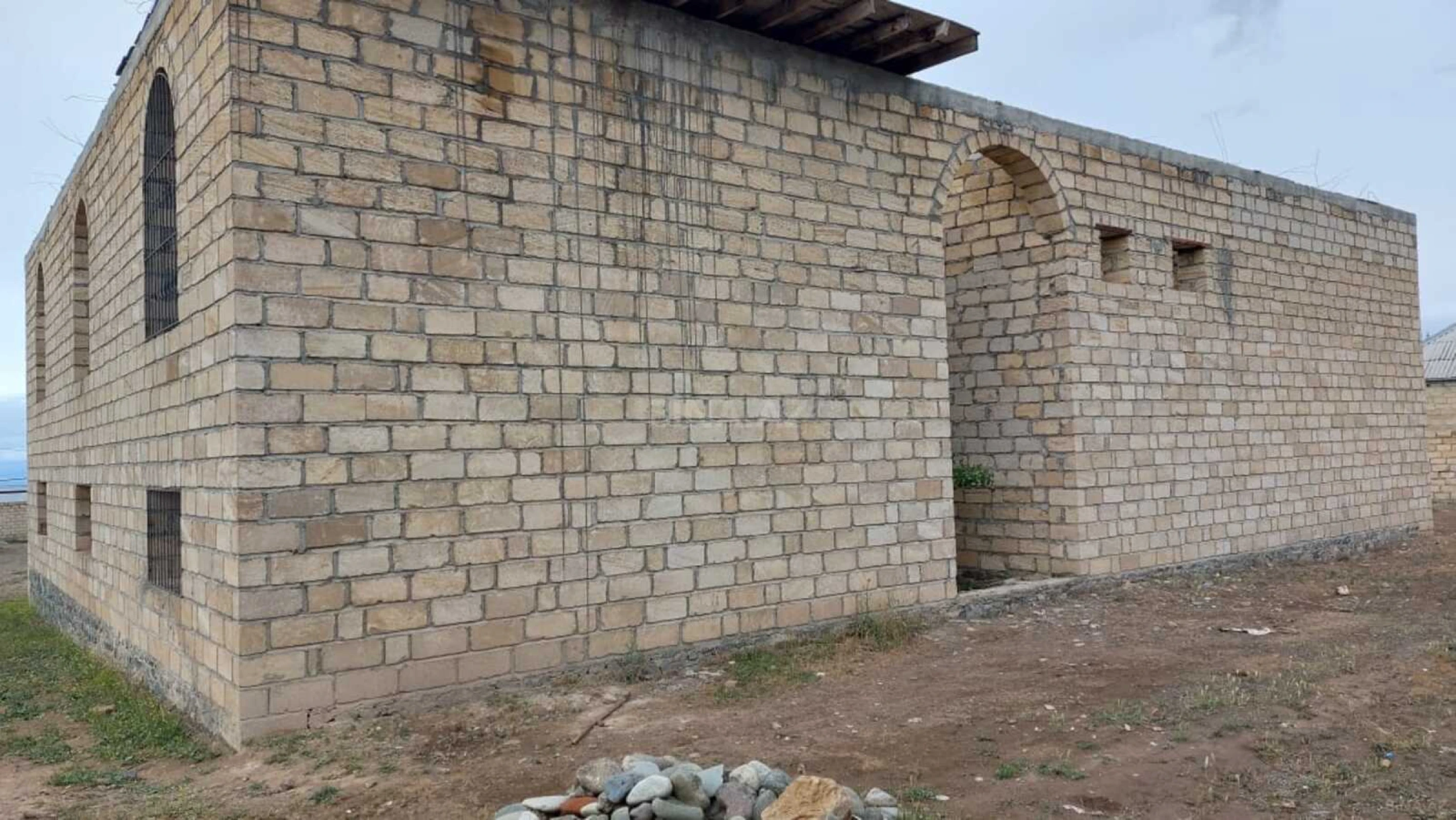 Satılır 13 otaqlı həyət evi 580 m²