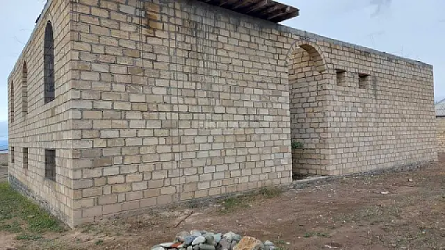 Satılır 13 otaqlı həyət evi 580 m²