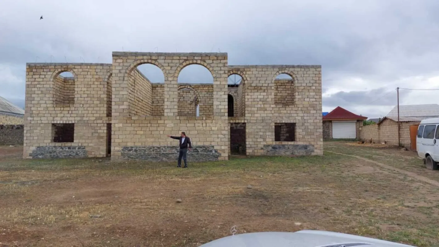 Satılır 13 otaqlı həyət evi 580 m²