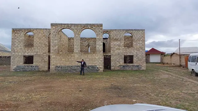 Satılır 13 otaqlı həyət evi 580 m² — Gəncə 13 otaq 580.00 m²