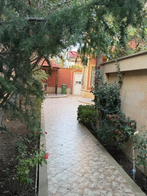 Satılır 7 otaqlı həyət evi 200 m²
