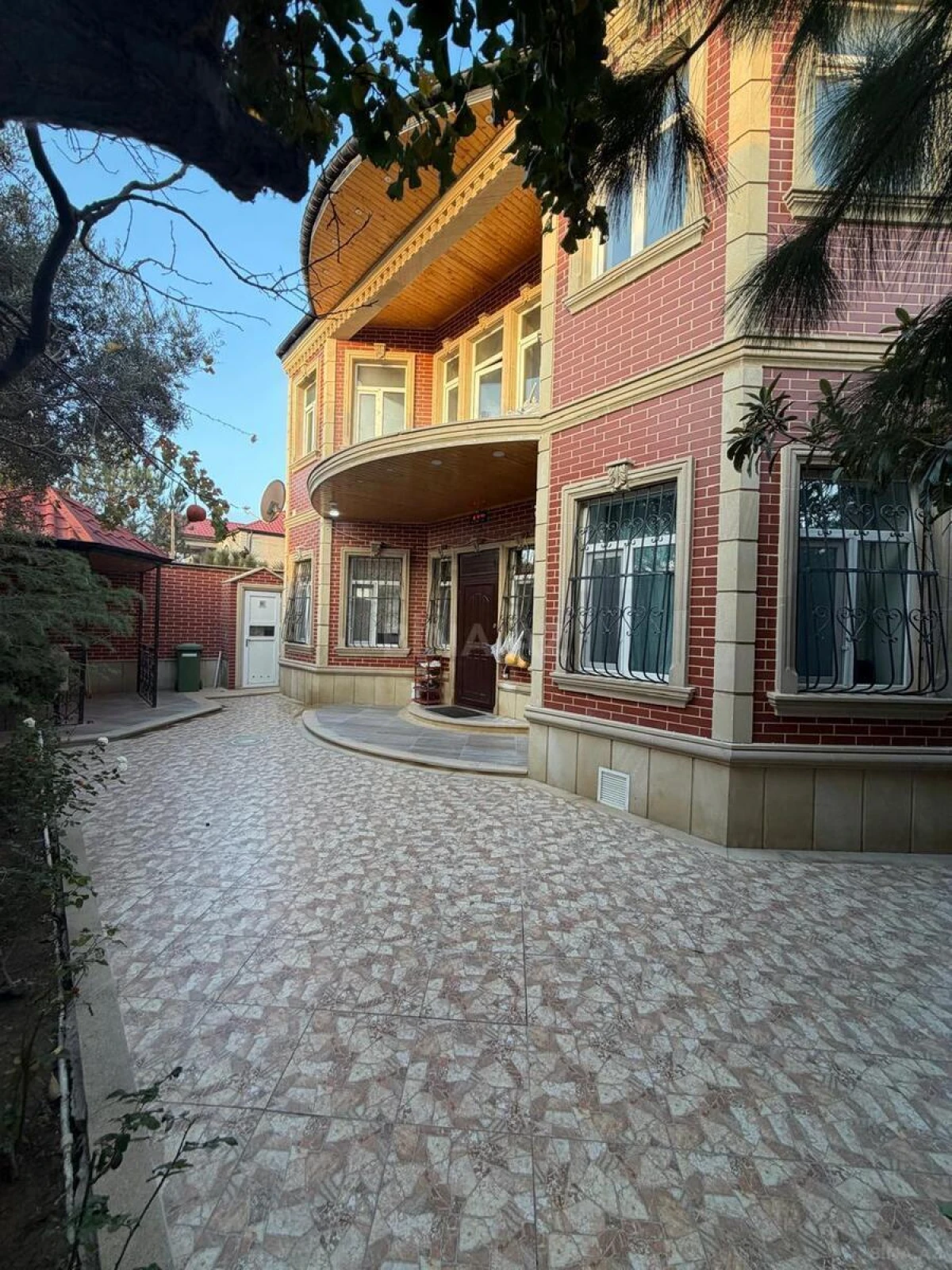 Satılır 7 otaqlı həyət evi 200 m²