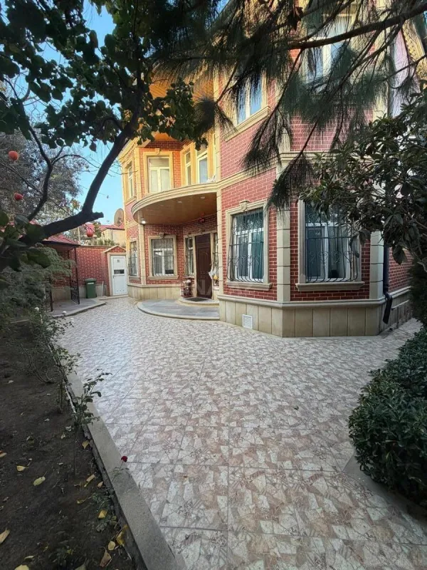 Satılır 7 otaqlı həyət evi 200 m²