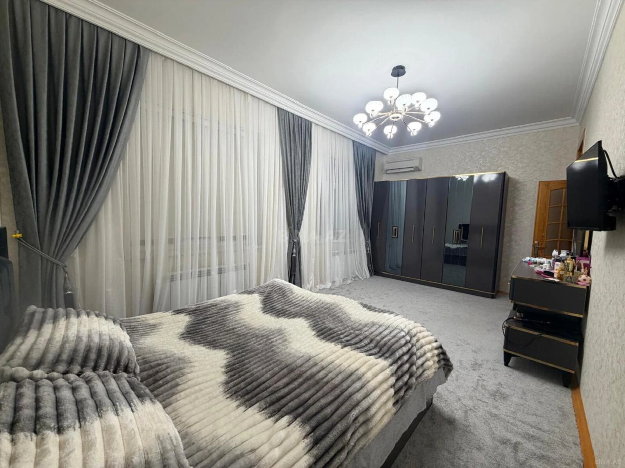 Satılır 7 otaqlı həyət evi 200 m²