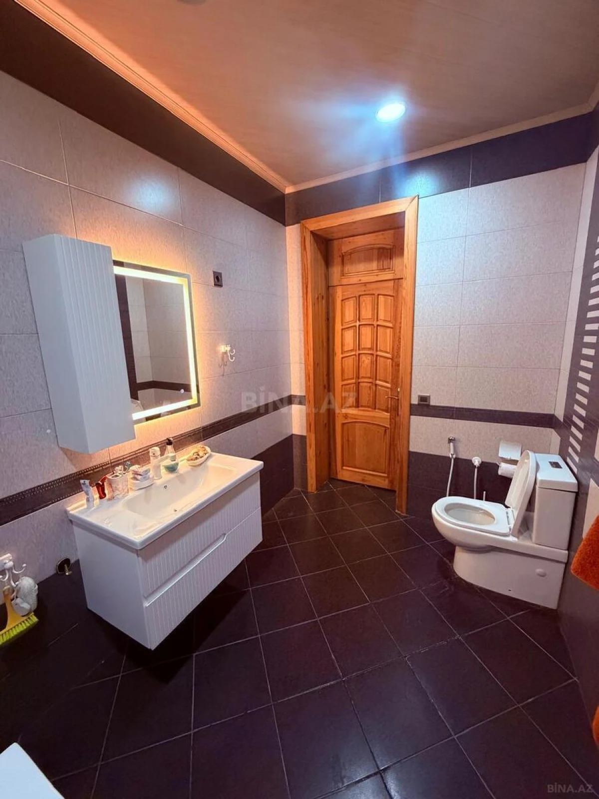 Satılır 7 otaqlı həyət evi 200 m²