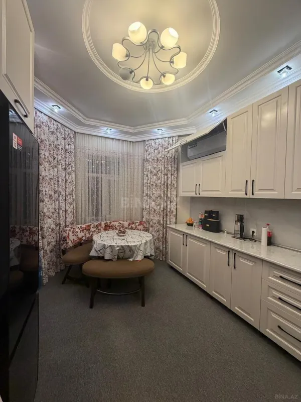 Satılır 7 otaqlı həyət evi 200 m²