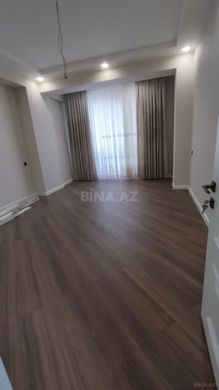 Satılır 4 otaqlı mənzil 140 m²