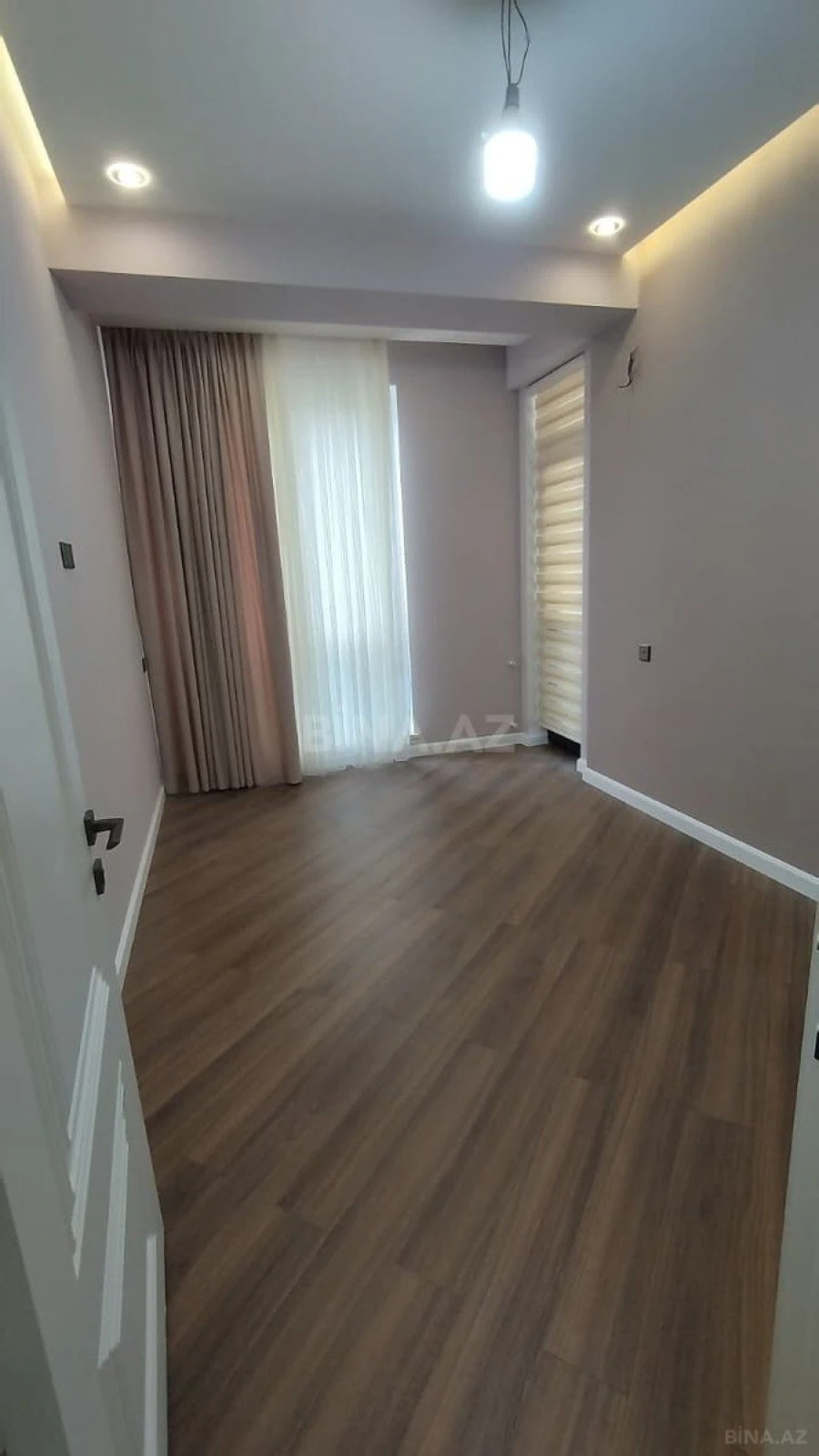 Satılır 4 otaqlı mənzil 140 m²